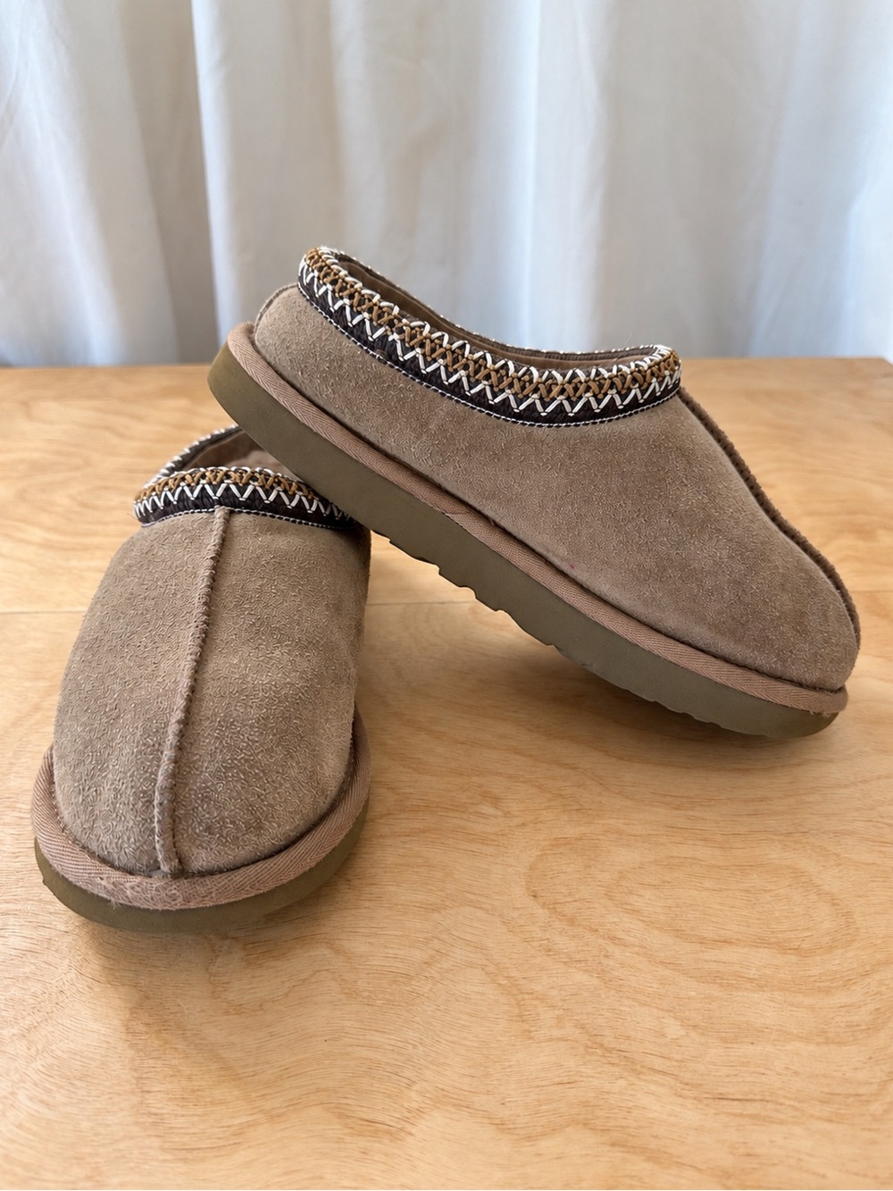 UGG Tasman 5955 Women’s Size 7 Brown Suede Shearling Slippers Embroidered